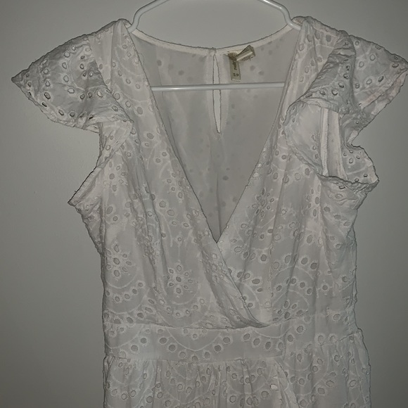 White summer dress. - Picture 3 of 3